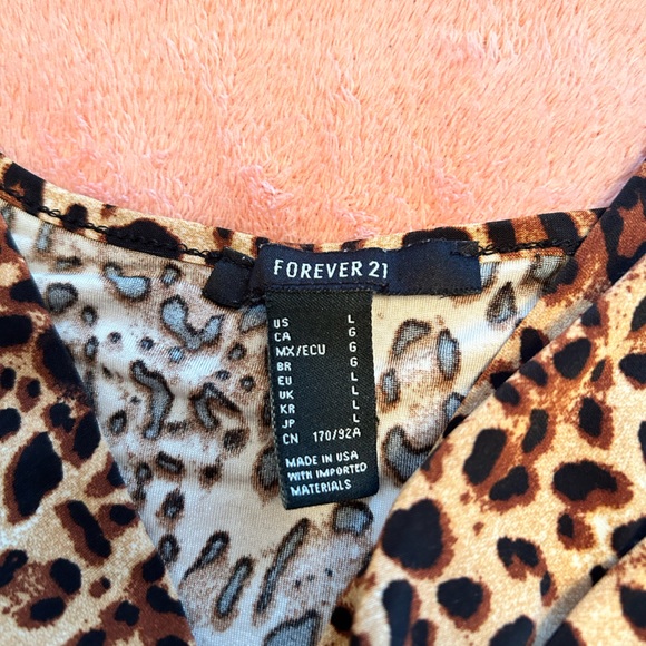 EUC(worn 1x) Forever 21 Cowl Neck Cheetah Print Crop Top - Picture 4 of 4